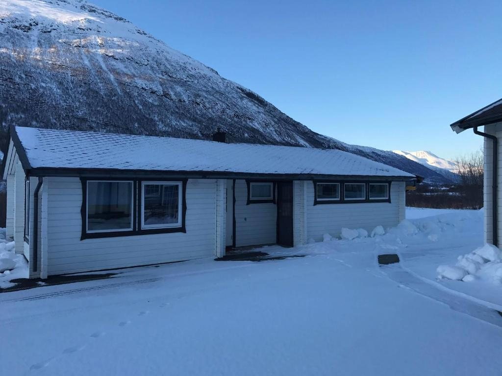Vinter ved Polar Hotel Oteren